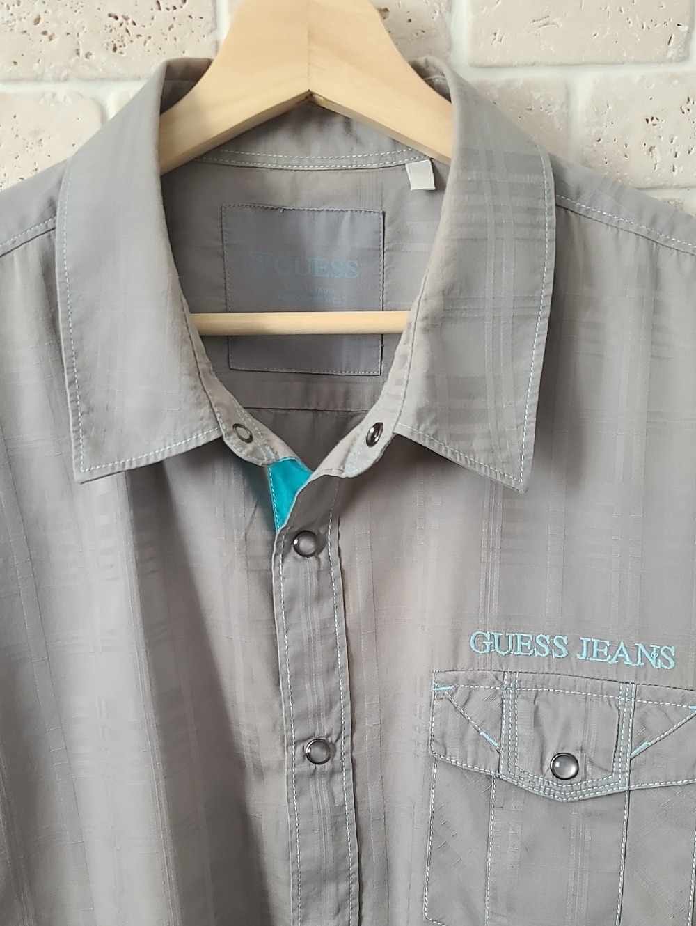Men's Guess Short Sleeve Button-Down Shirt in Light Gray (Sz XL) - Picture 6 of 10